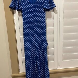Tahari Blue with White floral prints
Pantsuits - sleeves and pockets!